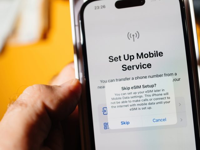 Як встановити eSIM на iPhone: покрокова інструкція