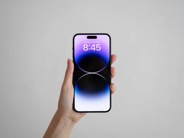 Порівняння Poco F5 Pro та iPhone 14 Pro Max: що вибрати для максимального комфорту?