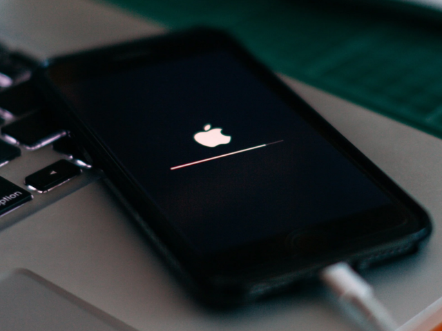 Не вмикається iPhone: основні причини та способи вирішення
